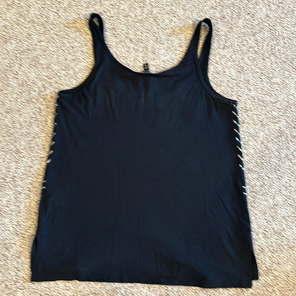 Express Geometric Tank - Picture 7 of 7